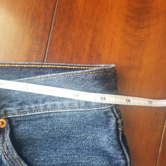 Levis high waisted jean shorts - Picture 4 of 12